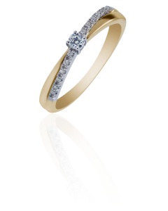 Ladies diamond ring solitaire with shoulders